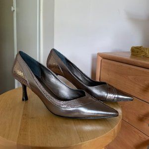 Begeal shiny 2,5 inch heel shoes. New. Aldo. size 39 B